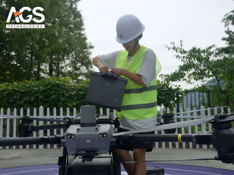 Drone vận chuyển thiết bị vật tư điện