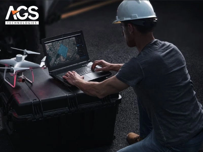 drone kiểm tra máy móc trong nhà máy