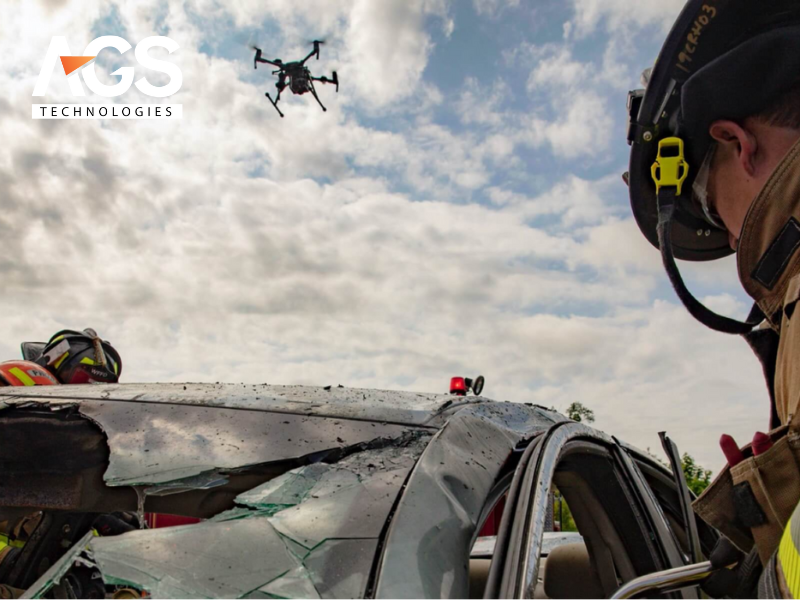 Hỗ trợ tìm kiếm cứu nạn và vận chuyển vật tư